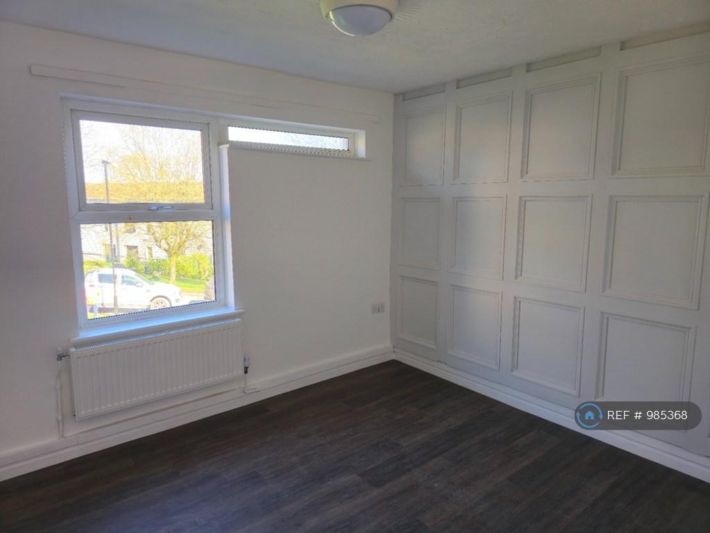 Bedroom 2 (Large Bedroom)