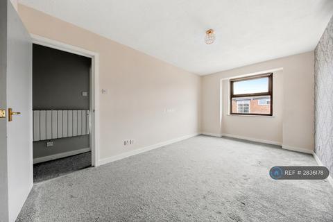 1 bedroom flat to rent, South Street, Romford, RM1