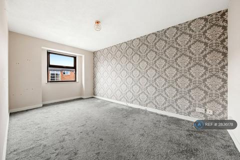 1 bedroom flat to rent, South Street, Romford, RM1