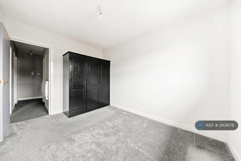 1 bedroom flat to rent, South Street, Romford, RM1