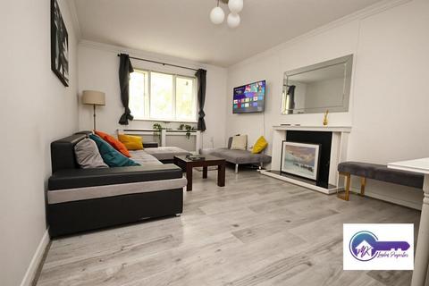3 bedroom flat to rent, London NW1
