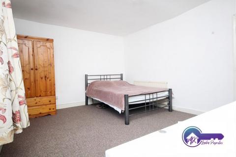 1 bedroom in a flat share to rent, London NW1
