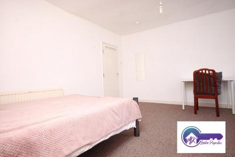 1 bedroom in a flat share to rent, London NW1