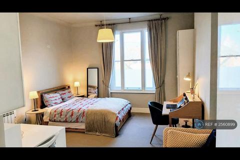 Studio to rent, Devon House, London, SE23