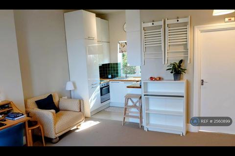 Studio to rent, Devon House, London, SE23