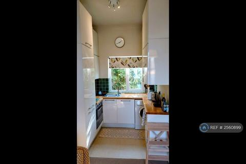 Studio to rent, Devon House, London, SE23