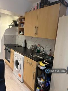 Studio to rent, Whymark House, London, N22