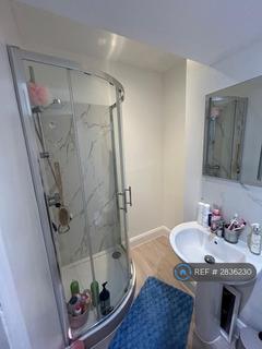 Studio to rent, Whymark House, London, N22