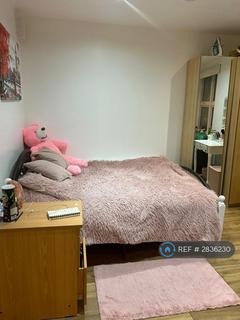 Studio to rent, Whymark House, London, N22