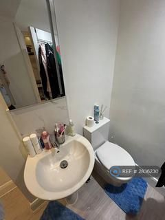 Studio to rent, Whymark House, London, N22