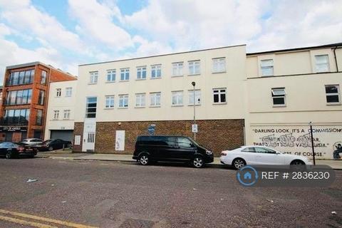Studio to rent, Whymark House, London, N22