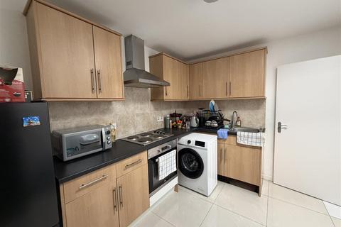 2 bedroom apartment to rent, High Street, Polegate BN26