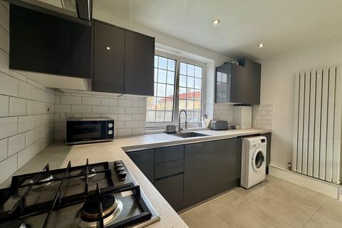 3 bedroom terraced house to rent, Wishart Road, London, SE3 8PP