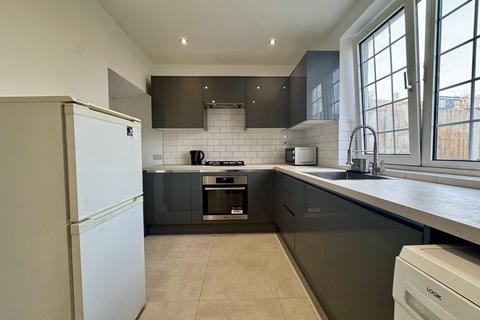 3 bedroom terraced house to rent, Wishart Road, London, SE3 8PP