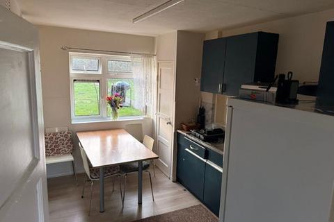3 bedroom detached house to rent, Tudor Crescent, Ilford