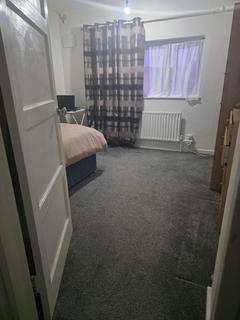 3 bedroom detached house to rent, Tudor Crescent, Ilford
