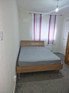 3 bedroom detached house to rent, Tudor Crescent, Ilford