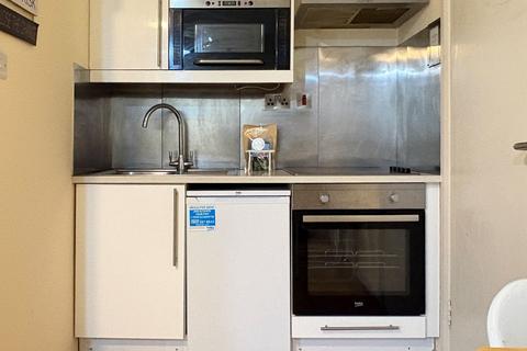 Studio to rent, Brondesbury Park