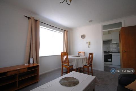 2 bedroom flat to rent, Chaseley Drive, London, W4