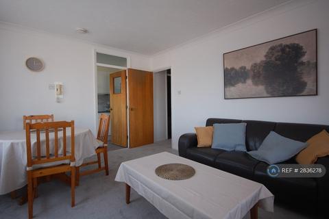 2 bedroom flat to rent, Chaseley Drive, London, W4