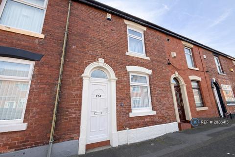2 bedroom terraced house to rent, Belgrave Road, Oldham, OL8