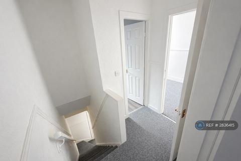 2 bedroom terraced house to rent, Belgrave Road, Oldham, OL8