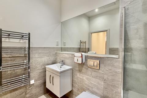 Studio to rent, Riverbank Way