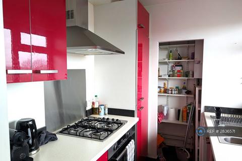 2 bedroom flat to rent, Springett House, London, SW2