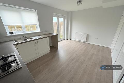 3 bedroom semi-detached house to rent, Tennyson Drive, Bispham, FY2
