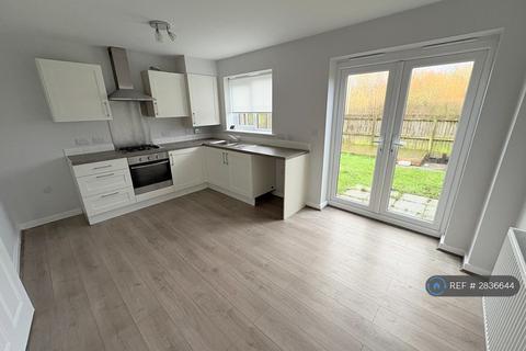 3 bedroom semi-detached house to rent, Tennyson Drive, Bispham, FY2