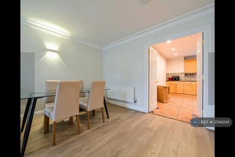 3 bedroom flat to rent, Trinity Street, Southwark, SE1