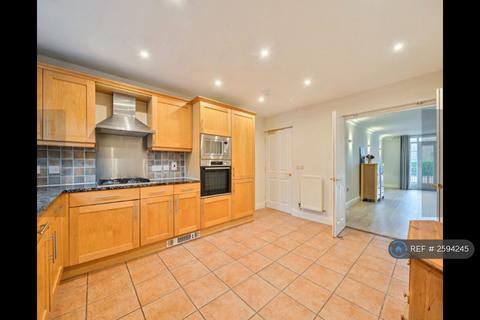 3 bedroom flat to rent, Trinity Street, Southwark, SE1