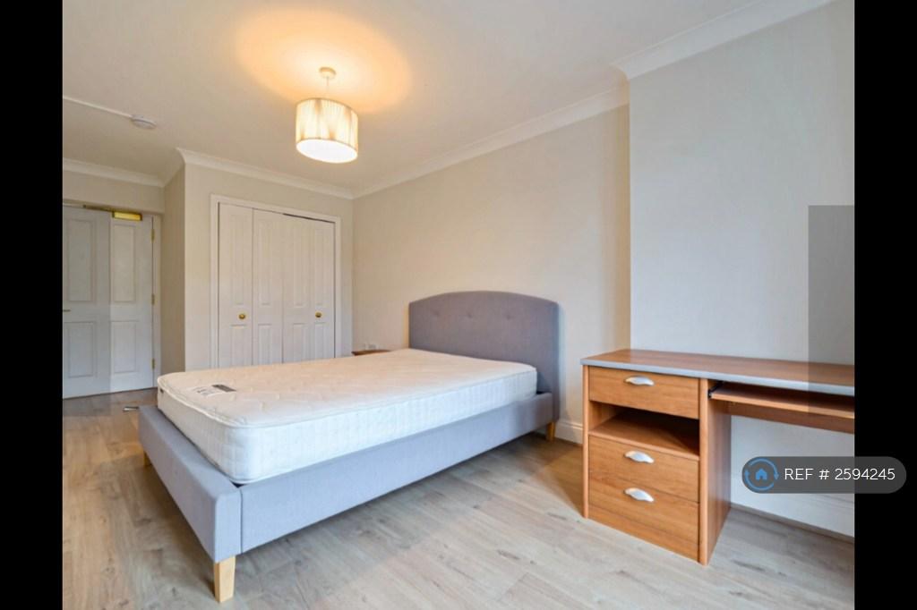 Non-Ensuite Rear Double Bedroom