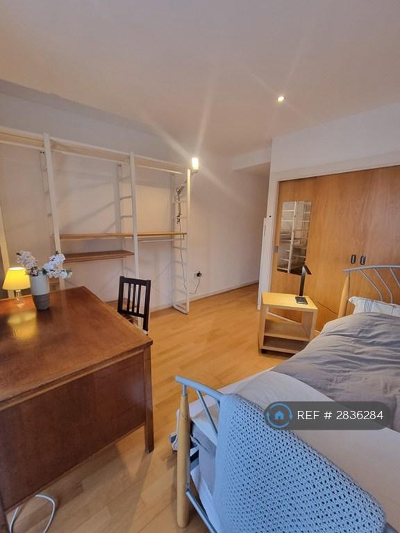 Bed 2 With 2double Wardrobes