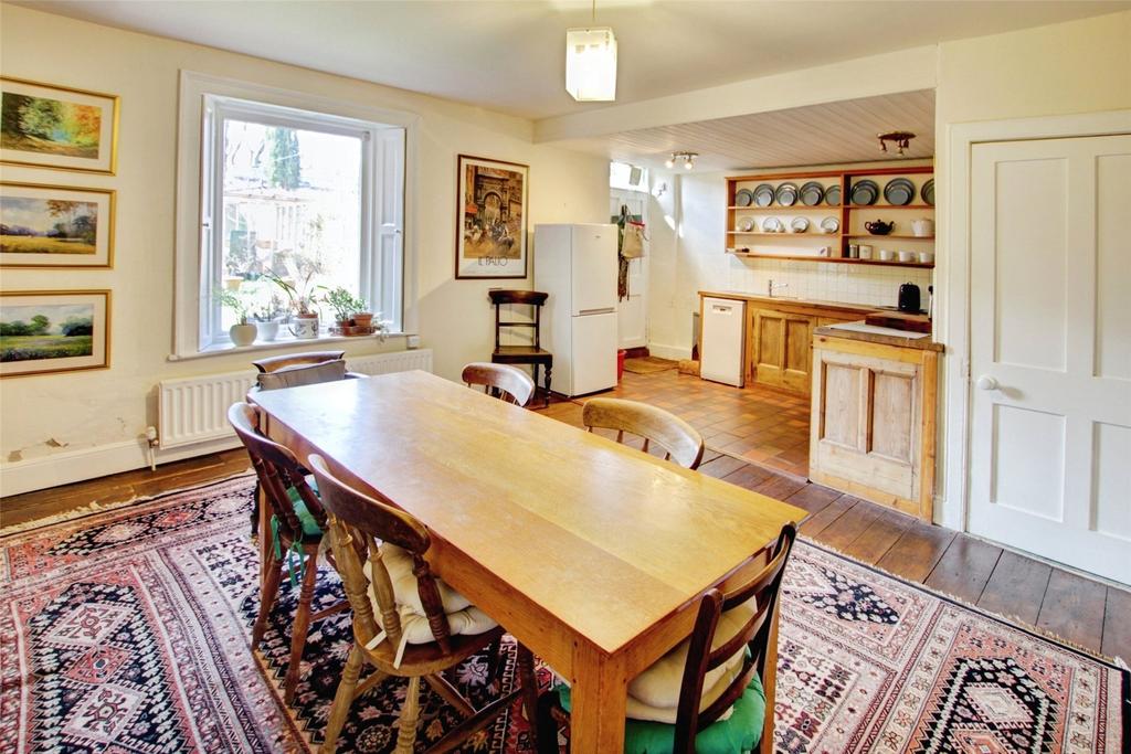 Dining/Kitchen
