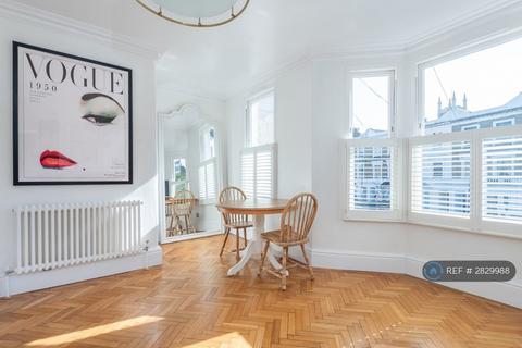 2 bedroom flat to rent, Vant Road, London, SW17