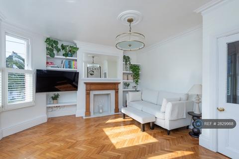 2 bedroom flat to rent, Vant Road, London, SW17