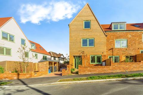 4 bedroom terraced house for sale, North Down, South Croydon, CR2