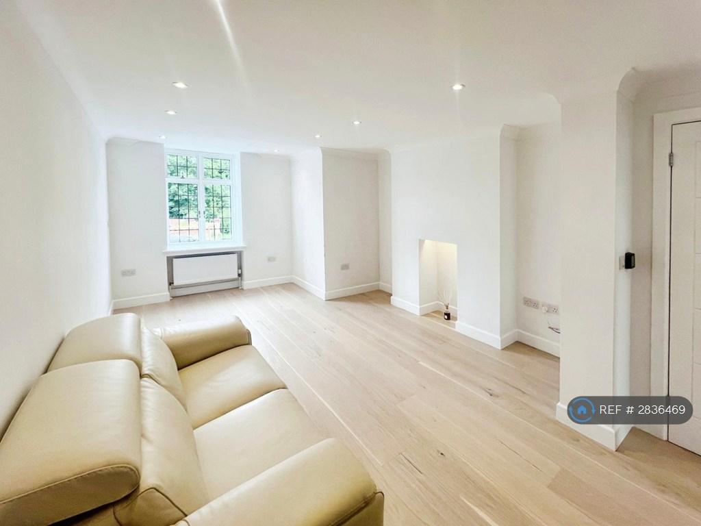 One Bedroom First Floor Apartment Prime Location