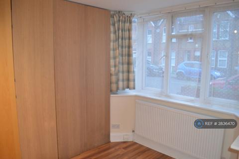 Studio to rent, Blandford Road, Beckenham, BR3