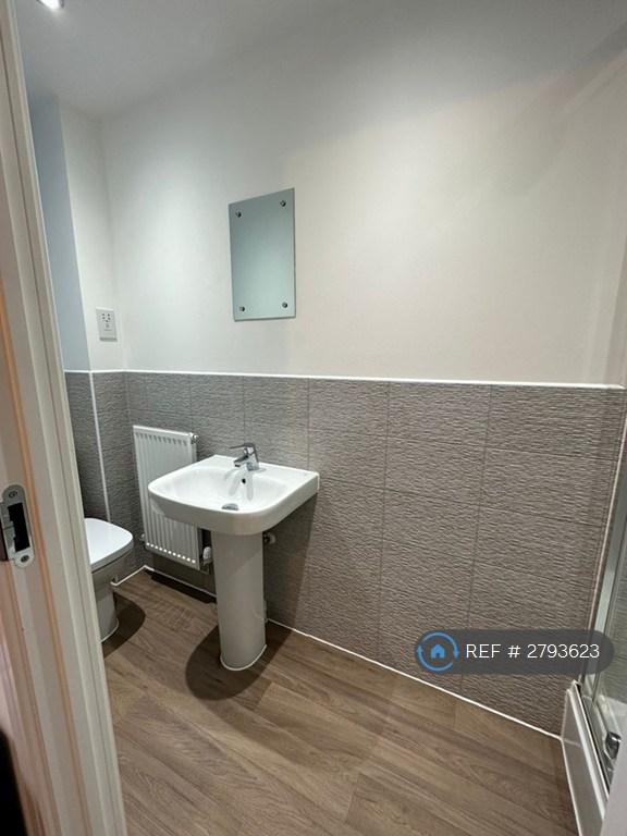 En Suite With Master Bedroom