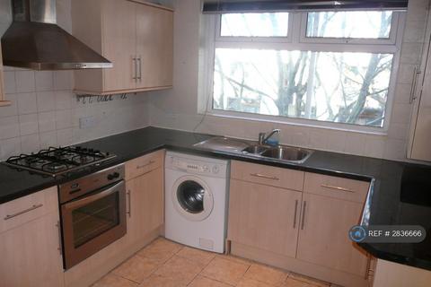3 bedroom maisonette to rent, Hind Grove, London, E14