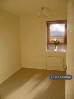 3 bedroom maisonette to rent, Hind Grove, London, E14