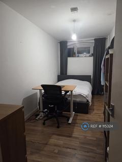 1 bedroom in a house share to rent, Worship Street, London, EC2A