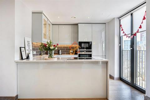 3 bedroom flat for sale, Gowing House, 4 Drapers Yard, London, SW18