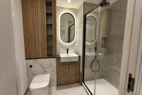 3 bedroom flat to rent, Halcyon House, E16