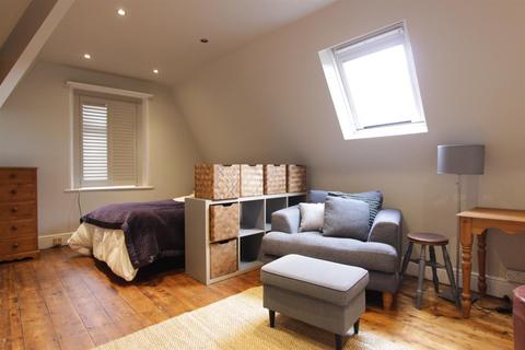 Studio to rent, Crescent Road, Sheffield, S7 1HN