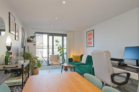 1 bedroom flat for sale, Royal Carriage Mews, London, SE18