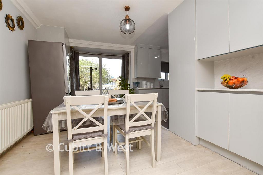 Kitchen / Dining Area