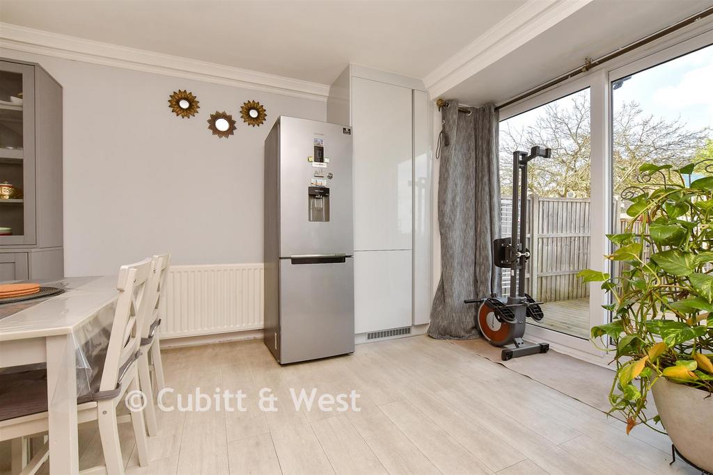 Kitchen / Dining Area